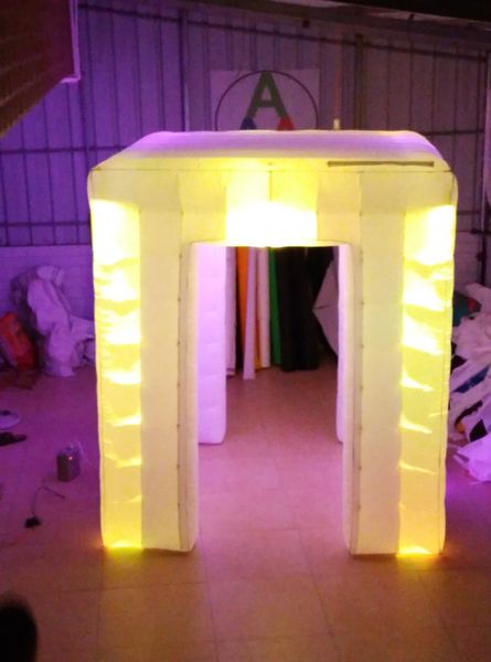 Vente chaude Coloré Changeant Led Cadre Photo Gonflable Photo CABINET Party Show Selfie Tente Pour La Fête Avec Un Bon Système De Lumières