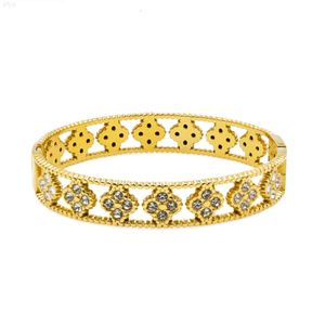 Vente chaude mode en acier inoxydable plaqué or Zircon trèfle à quatre feuilles motif creux bijoux femmes Snap manchette Bracelet bracelets