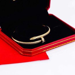 Fonds de vente chaude Net Bracelet rouge avec des ongles en diamant complet 18 carats en or rose cadeau incolore pour petite amie 520 luxe Saint Valentin