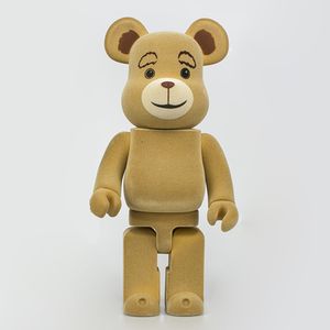 Hot-selling Gift Toys Decoratieve modieuze objecten Figurines 28 cm 400 Bearbraklys voor KA-actiefiguren Cartoonblokken Bear Dolls PVC Collectible Doll Out