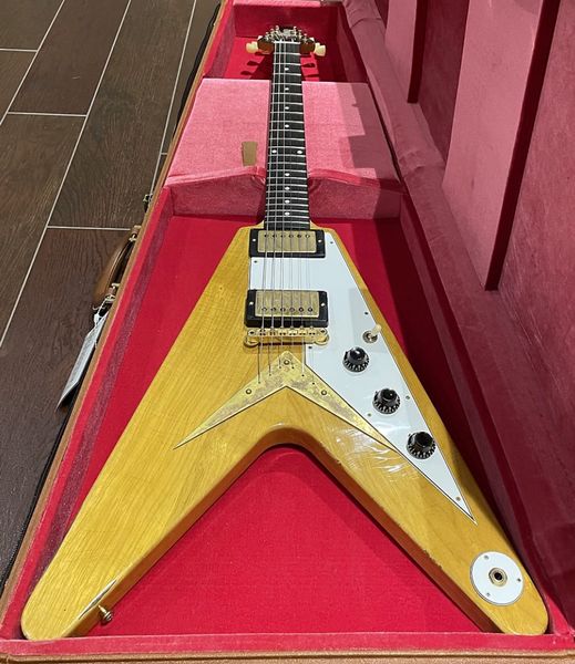 Custom Shop 1958 Korina 58 Flying V Guitarra eléctrica Natural Black PickGuard sin estuche