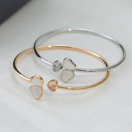 Bijoux de vente chaude, à la mode et minimaliste, bracelet ouvert à trois cœurs avec diamant incrusté d'or rose 18 carats, bracelet pétale de belle-mère pour femme