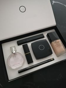 Set de maquillaje Colección Lápiz labial mate 15 ml Perfume 3 en 1 Kit cosmético con caja de regalo para mujeres