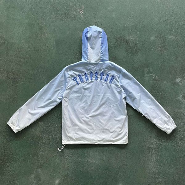 Venta caliente de los hombres chaqueta Trapstar Irongate t cortavientos-azul Grdient azul de calidad superior bordado mujeres abrigo tamaños Xs-xldesigner sudadera con capucha SML