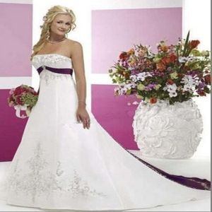 Heet verkopen nieuwe elegante witte en paarse emboridery trouwjurken mouwloze satijnen hof trein strapless bruidsjurken 275H
