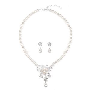 Vendre à chaud Nouveau collier de fleur de perle à la mode et luxueux ensemble de boucles d'oreille populaire en Europe et en Amérique bijoux en alliage féminin de haute qualité