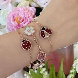 Heet verkopen nieuwe roségouden pruimenbloem Ladybug armband dames mode zoet temperamentmerk sieraden feest cadeau