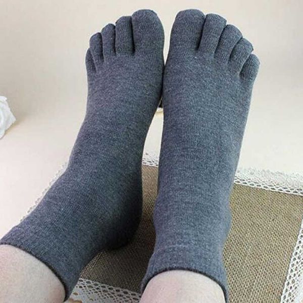 Vente chaude Une Paire Mâle Hommes Chaussettes Cinq Doigts Chaussettes Orteils Séparés Coton Solide Confortable Doux Casual Cheville X0710