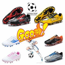 Vente chaude de sports de plein air chaussures pour hommes chaussures de football à sang chaud bottes de football bord blanc enveloppé coussin d'air absorption des chocs et chaussures antidérapantes