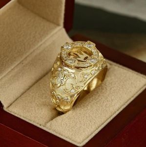 Bague à chaud plaquée avec des anneaux de couronne en or 18 carats européens et américains rétro sculptés en diamant en diamant homme de Noël cadeau 6-13 taille 6-13