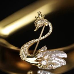 Hot Selling Swan broche Natural Barokke zoetwaterparelbroche liefde broche vrouwen