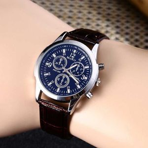 Heet verkopen Three Eye Blu Ray Glass Belt Mens Watch Gift Watch Quartz