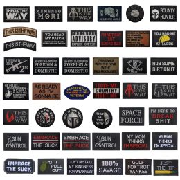 Vente à chaud Mots uniques uniques 100% Savage Lettres Fun 3D Stickers en tissu brodés Patches de sac à dos extérieur pour vêtements