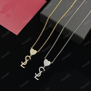 Hot eenvoudige diamanten initiële ontwerper ketting vrouwen sierlijke hanger kettingen voor dames