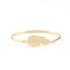 Bracelets en acier inoxydable chauds avec plume pour femmes Bracelets en or sur les bijoux à la main pouvant ouvrir 20,5 cm (8 1/8 