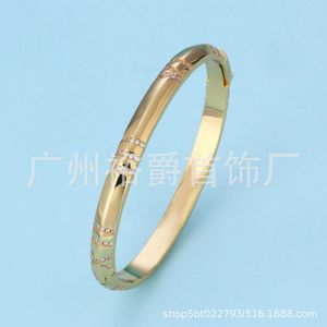 Tiffay haute édition v or CNC lumière luxe et tempérament Simple serti de diamants Couple numérique romain Ti Bracelet 0N7T
