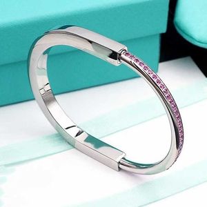 Bracelet de verrouillage Tiffany chaud demi diamant rose fendu couleur placage véritable or épais classique Couple Style pliable SCNA