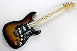 Guitare électrique Hot Tobacco Sunburst avec SRV Pickguard, touche en érable, micros SSS, Gold Hardwares, offrant des services personnalisés.