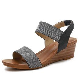 Femmes chaudes talons sandales fille chaussures de style romain pantoufles d'été sandales pente talon mode fenty diapositives 240228
