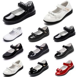 Hotsale Designer Platform Chaussures pour bébés filles en cuir princesse chaussure à fond souple Noir Triple Blanc été en plein air Walking J