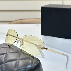Heetste fee-stijl pure titanium randloze zonnebril UV400 dames spalken versierd1559 62-16-145 elegante lichtgewicht dame gradiëntbril bril volledige set koffer