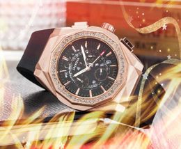 Montre-bracelet à quartz entièrement fonctionnelle à la mode la plus chaude pour hommes 42mm Précision et durabilité Diamants Anneau Squelette Généreux Montre-bracelet en caoutchouc montre de luxe
