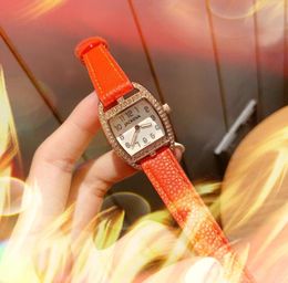 Les femmes de mode les plus chaudes regardent 37mm diamants bague lunette Saphir Cystal Dames montres en cuir véritable étanche Montres-bracelets usine préférée cadeau de Noël