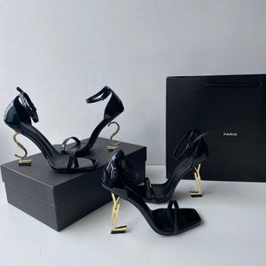 Talons les plus chauds avec boîte Chaussures pour femmes Sandales de créateurs Sandales de qualité Hauteur de talon 7cm et 5cm Sandale Chaussure plate Diapositives Pantoufles par 1978 021