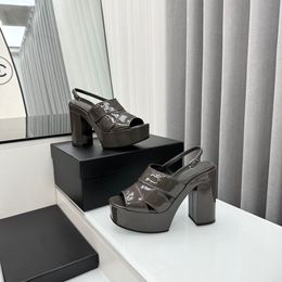 Heetste hakken met stofzak Damesschoenen Designer sandalen Kwaliteit sandalen Hakhoogte en sandaal Platte schoen Slippers Slippers per merk Y026 004
