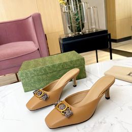 Die heißesten Absätze mit Staubbeutel-Damenschuhen, Designer-Sandalen, hochwertige Sandalen, Absatzhöhe und Sandale, flache Schuh-Slides, Hausschuhe der Marke S541 004