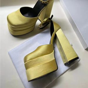 Heetste hakken met stofzak vrouwen schoenen designer sandalen kwaliteit sandalen hielhoogte en sandaal platte schoenglaasjes slippers door merk029