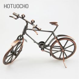 HOTUOCHO Creative Iron Art Bicycle Model Métal Handraft Ornements Accueil Decor Figurines Miniature Figurines Cadeaux Pour Enfants Amis T200703