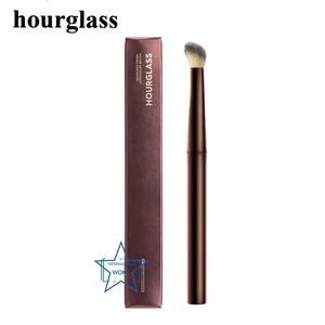 Zanglijmerborstelborstel Synthetisch haar Angleed Concealer Borstel Oogconcealer Mengsel Borstel Bruin metalen handvat Make -upgereedschap 240110