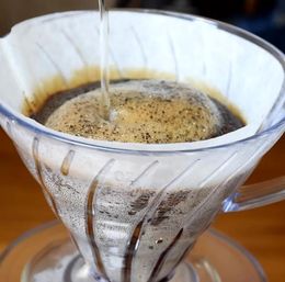 Huishoudelijke koffiefilters DRIPPER RESIN GEBRUIKTE SAMEN GELOPEN DRIP FILTER POT VOOR BARISTA BREWING Coffee Funnel Cup SN4777