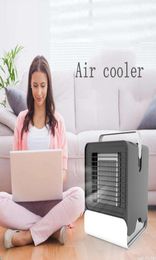 Dormitory Portable MINI Personal Air Climatiner Colder Machine Table Fan pour Office Summer Problèbre Tool1765133