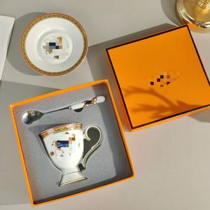 Tasse à café en céramique de luxe légère pour la maison, ensemble de café de luxe européen de haute qualité, tasses exquises haut de gamme