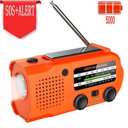 Huishoudelijke Zondjesdragen 5000 MAH Emergency Crank Radio AM/FM NOAA Portable Battery bediende radioweerscan Radio's