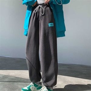 HOUZHOU Harajuku gris pantalons de survêtement Joggers femmes épais polaire hiver Hip Hop ample sarouel Style coréen sport Streetwear 211218