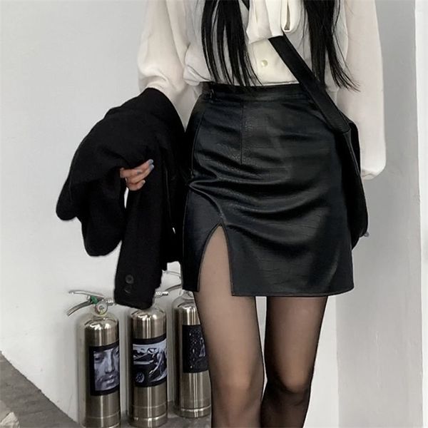 HOUZHOU, falda de cuero Punk para mujer, minifaldas acampanadas de cintura alta con abertura Sexy negras, moda coreana de otoño, ropa de calle Harajuku 220317