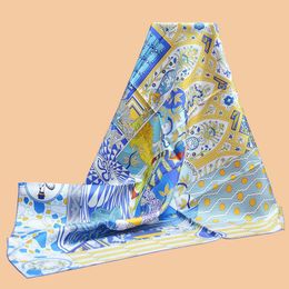 Huajun 2 Store || Unisex "La Danse des Amazones" 90 zijden vierkante sjaal, twill printen, anti-rimpel, handgemaakte stiksels