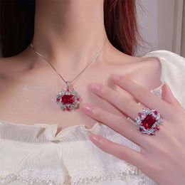 Juego de joyería Huamei Red de circón Red Corundum Collar de cristal espinal hecho de mujeres DDMYFANFANSHION