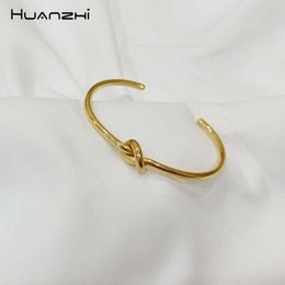 Huanzhi 2019 Nieuwe Ontwerp Rose Goud Metaal Koperplated Knoop Twisted Armbanden voor Vrouwen Meisje Bangle Party Sieraden Gift Q0719