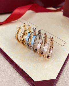 Pendientes de oro Huggie con diseño de tachuelas rosas, pendientes de diamantes, orejeras, joyas de diseño de acero y titanio plateado, nunca se desvanecen, buena calidad wo9936168