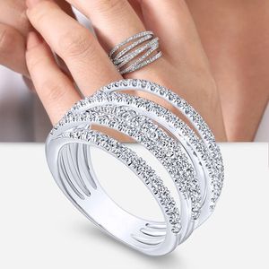 Huitan Fashion Multi-Layered Cross Finger Ring met Dazzling CZ Stone Daily Wear Statement Ringen voor Vrouwen Partij Sieraden 2022