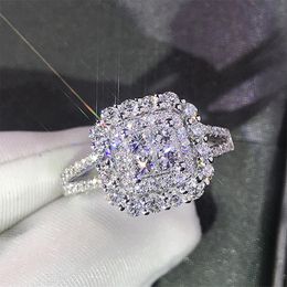 Huitan precioso anillo de mujer de forma cuadrada lleno de joyas helado Micro pavé cristal circón anillo de novia anillo de compromiso de boda 240109