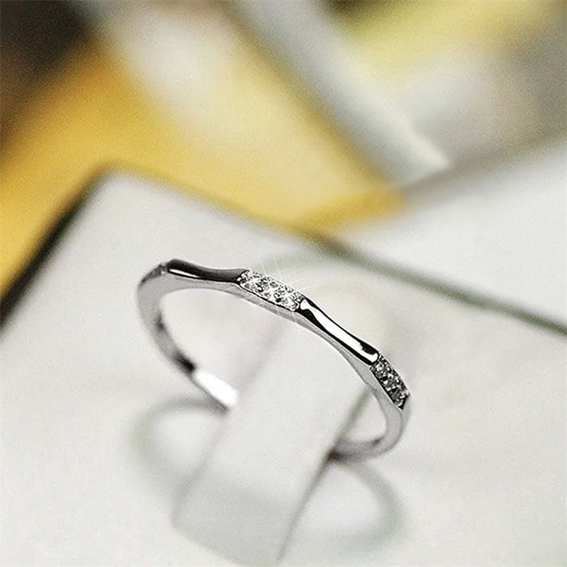 Huitan Minimalist Wedding Rings for Women Thin Band Dazzling Cubic Zirconia Simple Stylish Female Rings Party Statement Jewelry