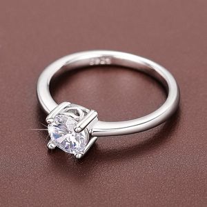 Huitan argent couleur femmes anneaux Solitaire cubique zircone cristal élégant proposition de mariage anneaux pour dame chaud à la mode bijoux en vrac