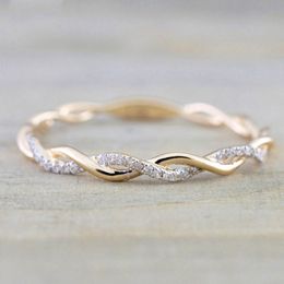 Huitan Einfache, stilvolle, dünne Ringe für Damen, ausgefallenes Twist-Band, glänzender Kristall, kubischer Zirkon, Alltagskleidung, vielseitiger Schmuck, minimalistisches Geschenk