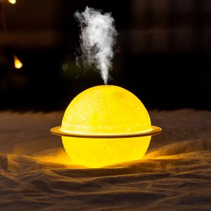 Humidificateurs L'huile essentielle de plante naturelle est utilisée dans l'humidificateur du diffuseur d'arôme pour soulager le massage du stress