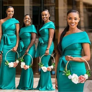 2023 Plus Size Hunter Bruidsmeisjekleding Voor Afrikaanse Westerse Bruiloften Elegant Een Schouder Plooien Peplum Lange Bruidsmeisje Toga